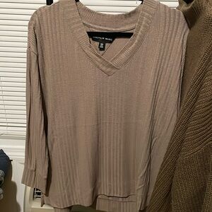 V Neck Light Sweater
Light Brown